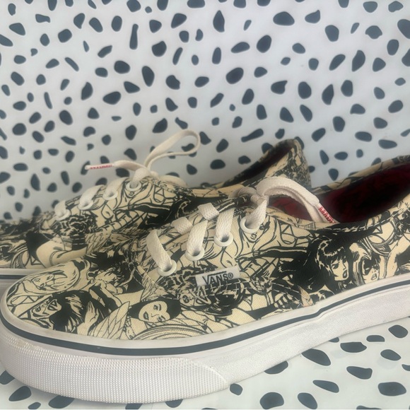 Limited edition black & white Girls of Marvel classic lace up vans - Picture 1 of 5